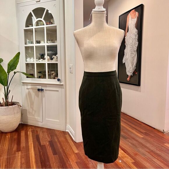 Elegant Chanel Forest Green Pencil Skirt - Picture 1 of 5